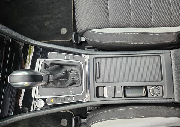 Volkswagen Golf cena 105000 przebieg: 108000, rok produkcji 2016 z Kraków małe 781